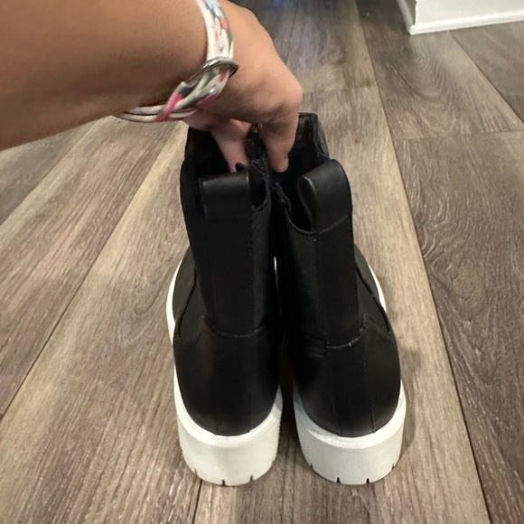 Women Platform Leather Boots - Picture 3 of 4